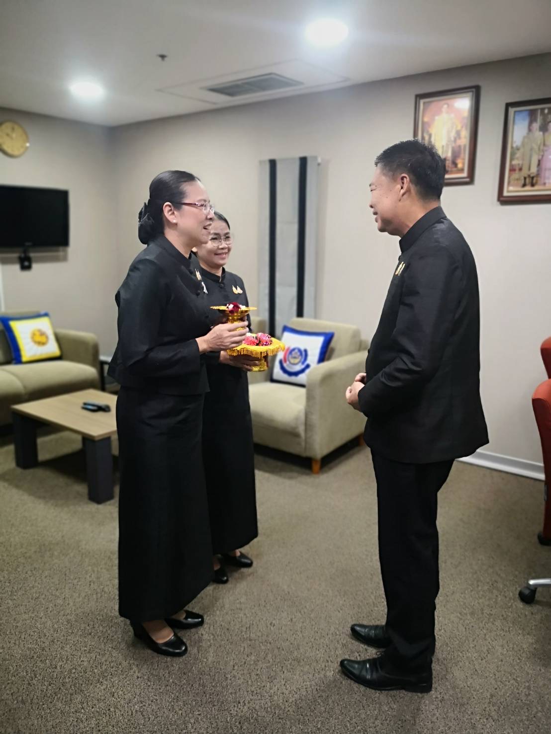 ⭐️ สถาบันการพัฒนาชุมชน  💫 วันอังคารที่ 2 ธันวาคม 2568 ณ กรมการพัฒนาชุมชน ศูนย์ราชการเฉลิมพระเกียรติฯ อาคารรัฐประศาสนภักดี เขตหลักสี่ กรุงเทพมหานคร  🏡 นางรัชนี โพธิสัตยา ผู้อำนวยการสถาบันการพัฒนาชุมชน เข้าพบ นายไพโรจน์ โสภาพร และ นายสามารถ สุวรรณมณี รองอธิบดีกรมการพัฒนาชุมชน เนื่องในโอกาสเข้ารับตำแหน่งผู้อำนวยการสถาบันการพัฒนาชุมชน เพื่อแสดงความเคารพและรับคำอวยพรพร้อมโอวาทในการปฏิบัติหน้าที่ในสังกัดกรมการพัฒนาชุมชน