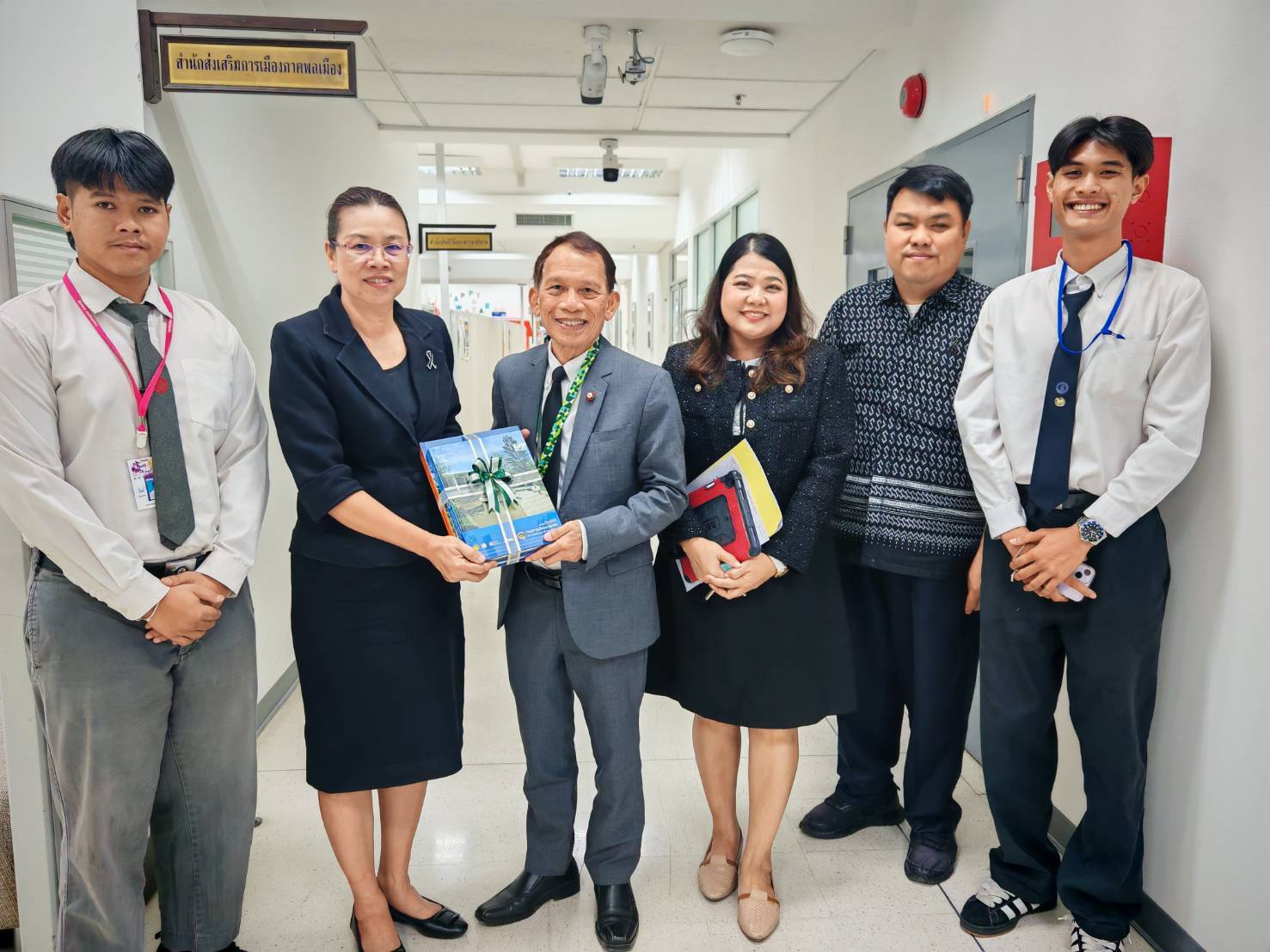 กรมการพัฒนาชุมชน ผนึกกำลังสถาบันพระปกเกล้า เสริมมาตรฐานหลักสูตรผู้นำการเปลี่ยนแปลง ชูวิสัยทัศน์อธิบดี พช. "พัฒนากรคือทรัพยากรที่สำคัญที่สุด"